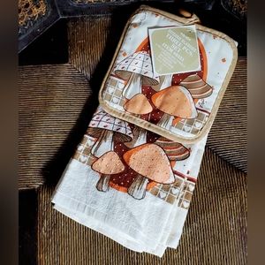 NOS Vintage Mushroom Towel Pair and Potholder Set